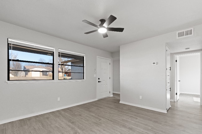 Photo - 1304 Pinewood Ct