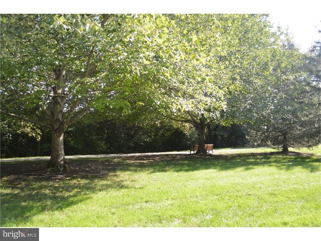 Photo - 909 Ravens Crest Dr