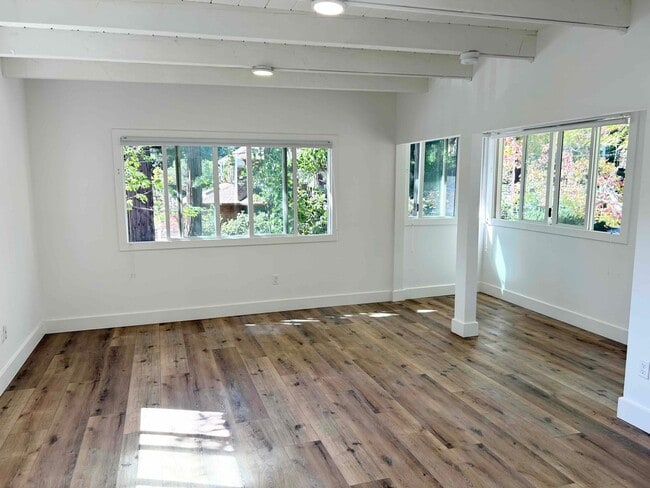 Building Photo - Beautifully Remodeled Studio Downtown