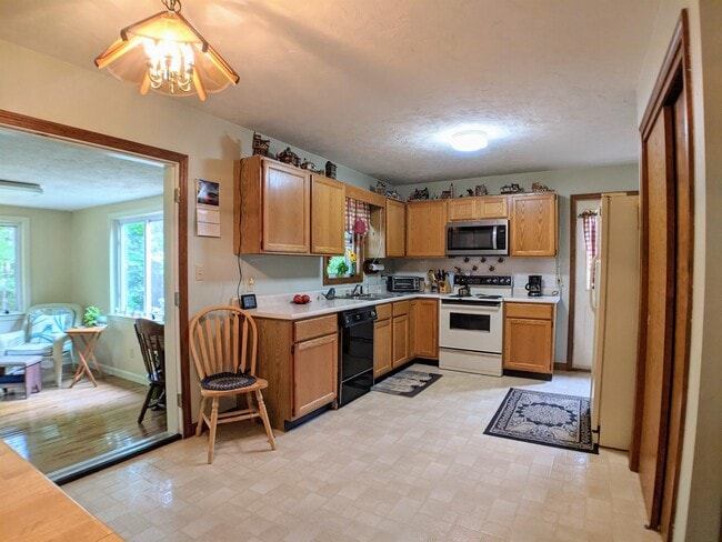 22 Emerald Dr