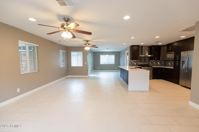 Building Photo - 803 E Palmaire Ave Rental