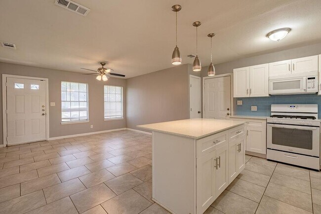 Photo - 310 E Grady Dr