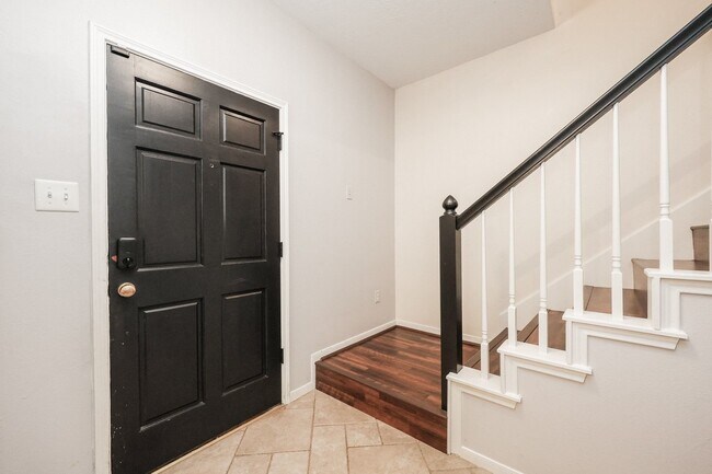 Photo - 118 Willowwood Cir