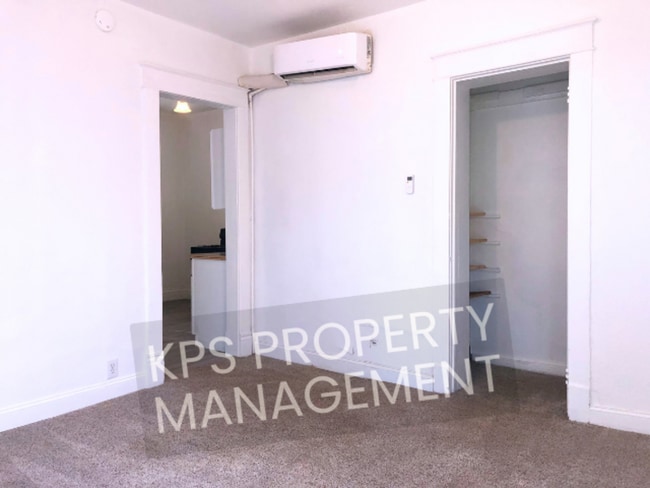 Photo - 665 S Kansas St