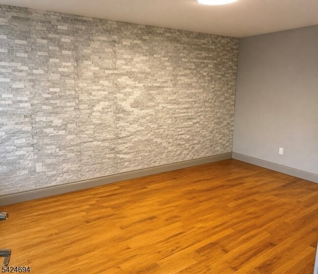 Photo - 1411 Hussa St