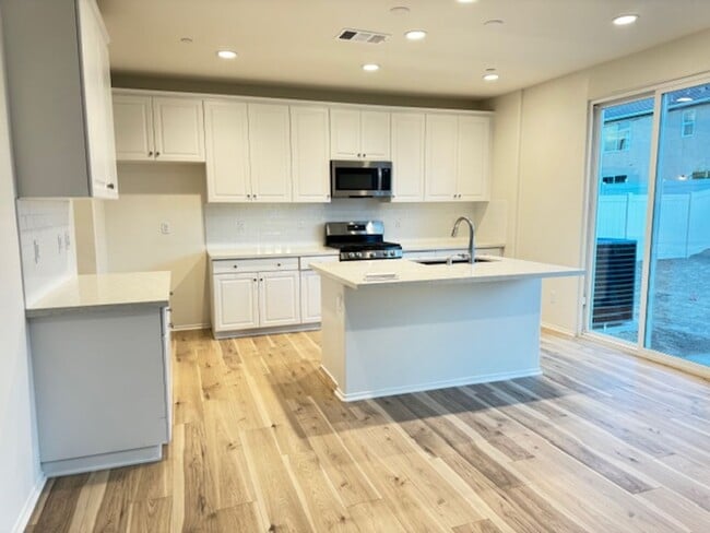 Photo - Newly built 5 + 3 With Solar! $3500