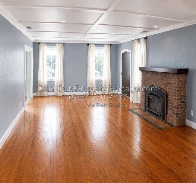Photo - 687 E 8th St