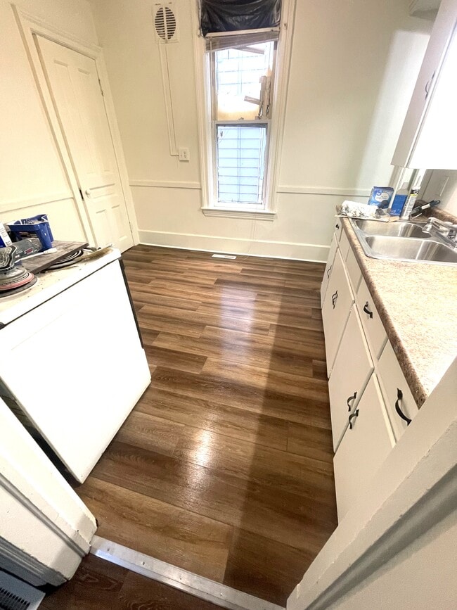 Photo - 617 E 6th St Unit 1