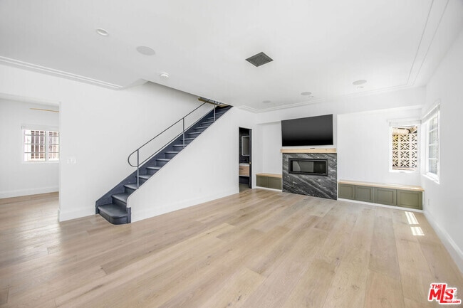 Building Photo - 107 Flores St Unit 1/2 Rental