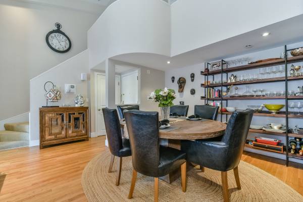 Building Photo - 201 Newbury St Unit 55