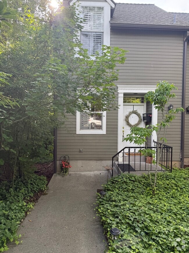Building Photo - 639 1st St Rental