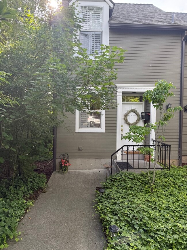 Building Photo - 639 1st St Rental
