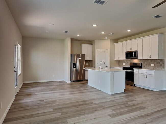 Photo - 507 Clover Crk Dr