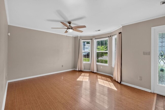 Photo - 102 Heather Way