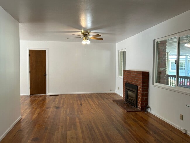 Photo - 1559 Boynton Ave