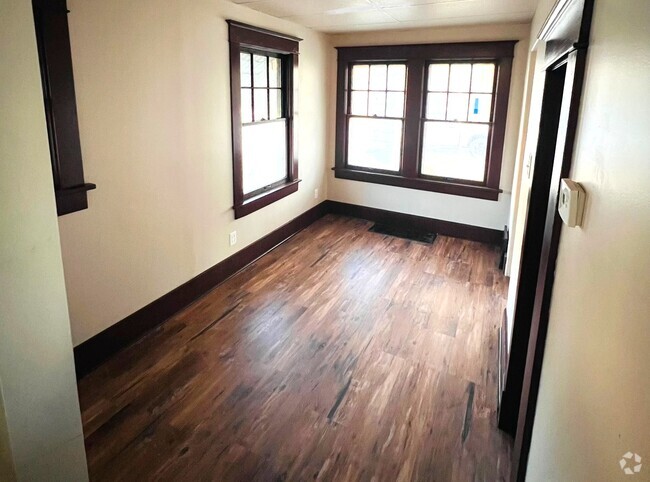 Building Photo - 604 Oak St Unit 604 Rental