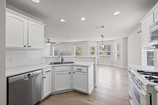 Photo - 336 Celery Loop