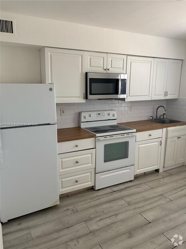 Building Photo - 111 NW 152nd St Unit 1 Rental