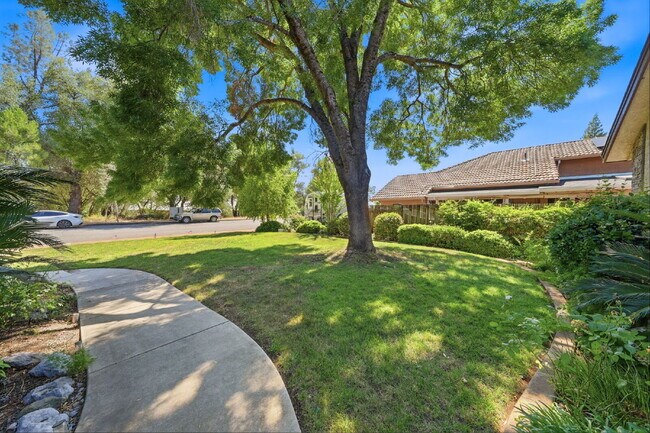 Beautiful Executive Level Rental on Golf Course