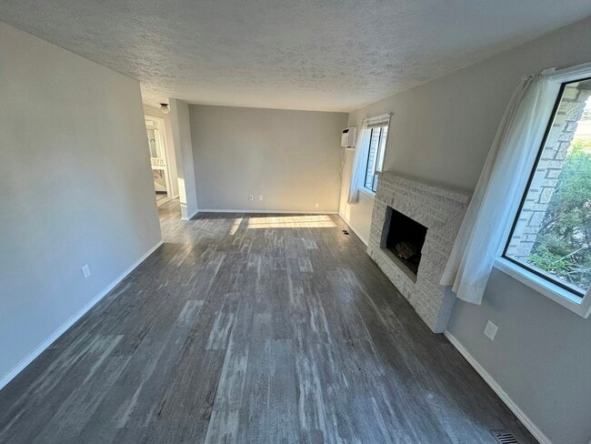 Building Photo - 5125 N Lidgerwood St Rental