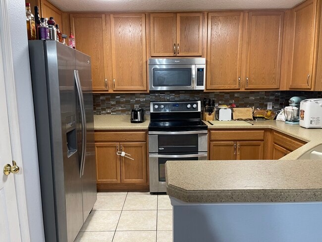 Photo - 2452 Hassonite St