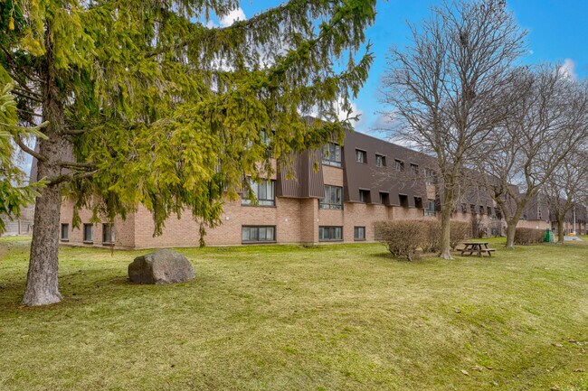 Photo - Briceland Apartments