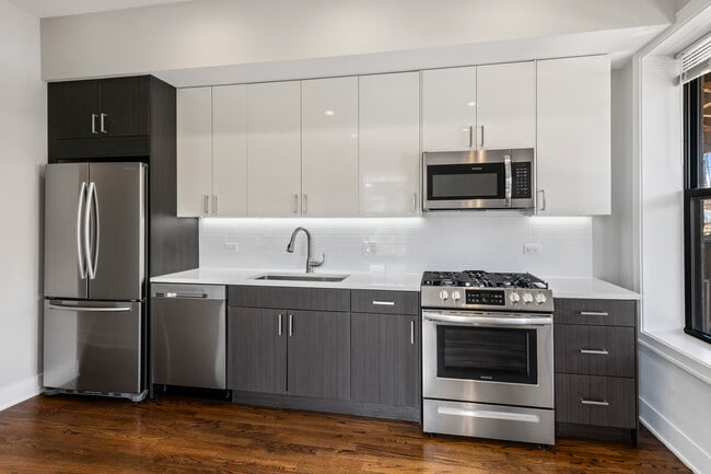 Photo - 1472 W Summerdale Ave Unidad 1RE