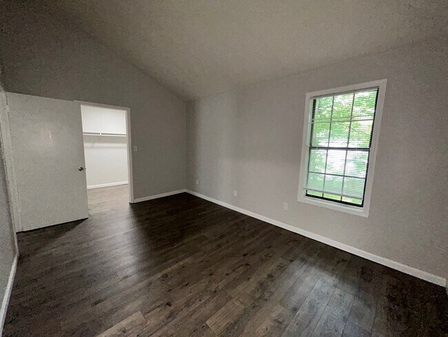 Photo - 21 Brianfield Cv Unit D