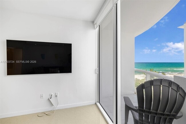 Building Photo - 6365 Collins Ave Unit 805