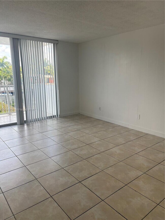 Photo - 2000 NE 135th St Unit 208