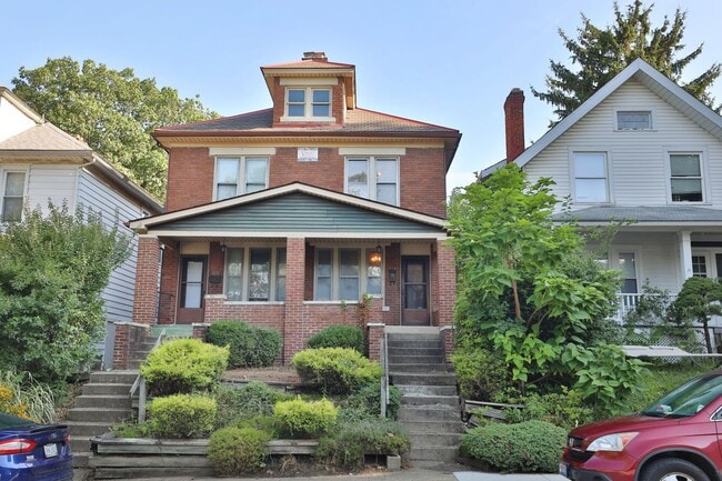 Building Photo - 4 Bedroom North Campus Newly Remodeled House with 2 Decks and Patio