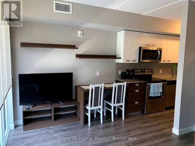 Photo - 308 Lester St Unit 410