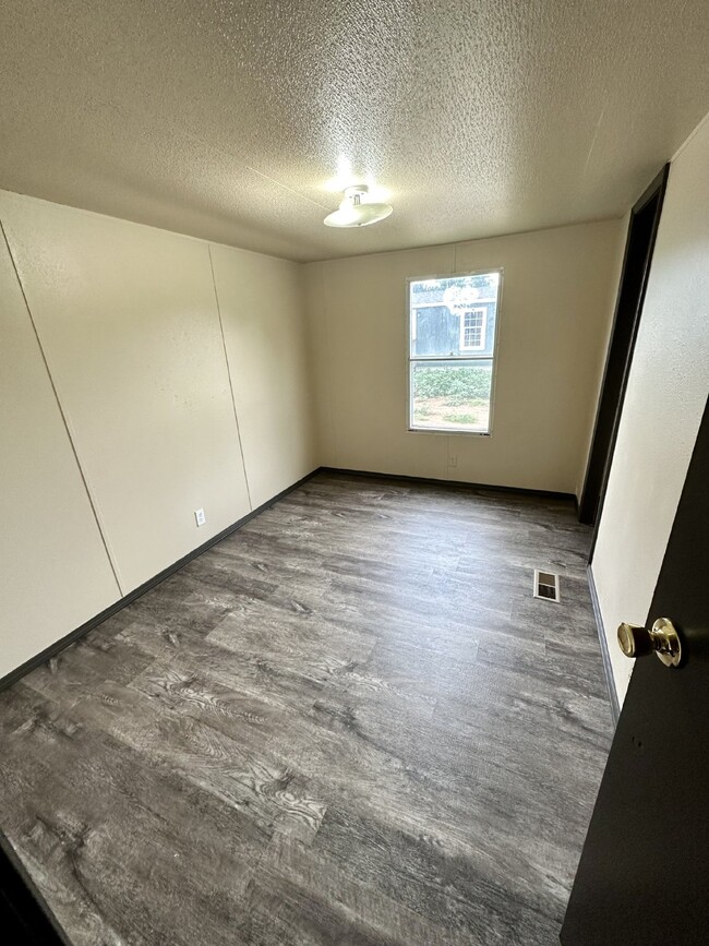 "Charming 3-Bedroom Home with 2 Full Baths in Woodward, OK – Your Cozy Retreat Awaits!"