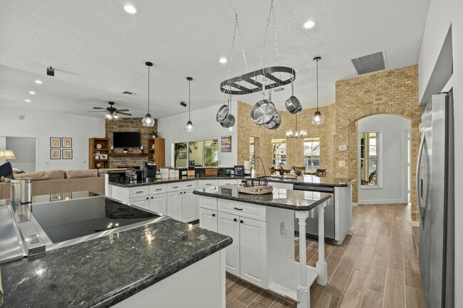 Photo - 1782 Clydesdale Ave