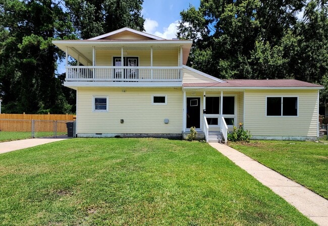 Building Photo - 607 New River Dr