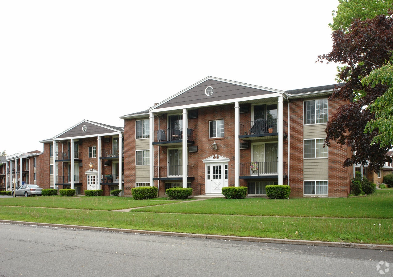 Colonial Village Apartments - Colonial Village Apartments