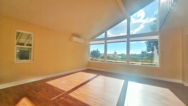 Photo - Mercer Island gem - 4 BD 2.5 Ba in Beautif...