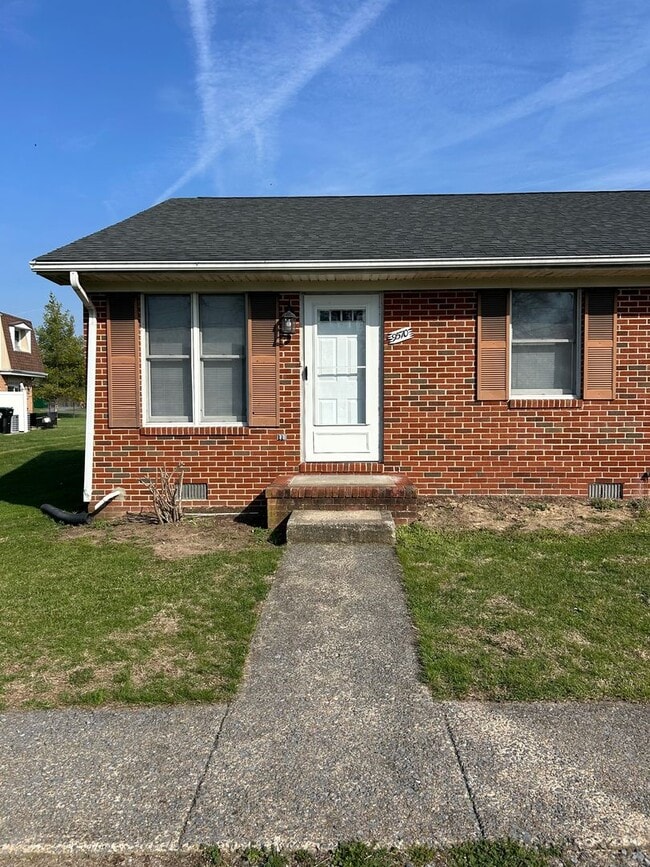 Building Photo - Charming 2 Bedroom Townhouse in New Market