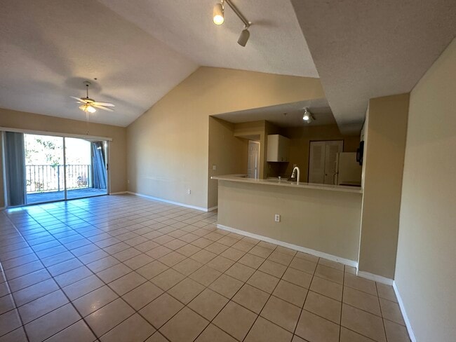 Building Photo - 3874 Lyons Rd Unit 201