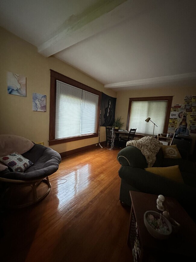 Nice 3 Bed 1 Bath near UWEC! Available June 1st