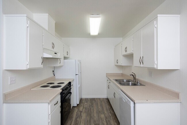 Photo - Palm Towers Apartments