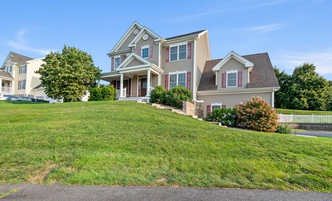 5 Rolling Hills Dr