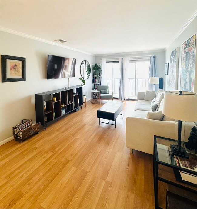 Building Photo - 603 55th St Unit 310