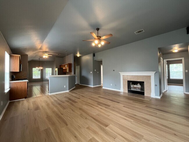 Photo - FOUR Bedroom, Open Floor Plan Home in Geor...