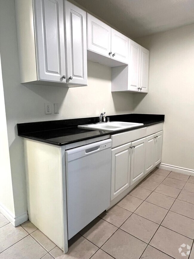 Building Photo - Updated 1 Bed/ 1 Bath Condo Kent - Great L... Unit E18