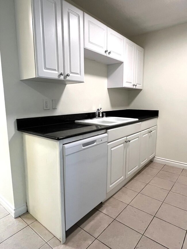 Updated 1 Bed/ 1 Bath Condo Kent - Great L... - Updated 1 Bed/ 1 Bath Condo Kent - Great L... Unidad E18