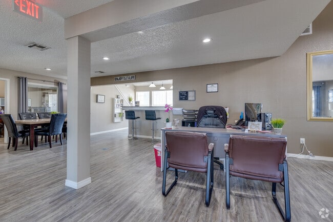 Clubhouse - Huntington Hollow Apartments