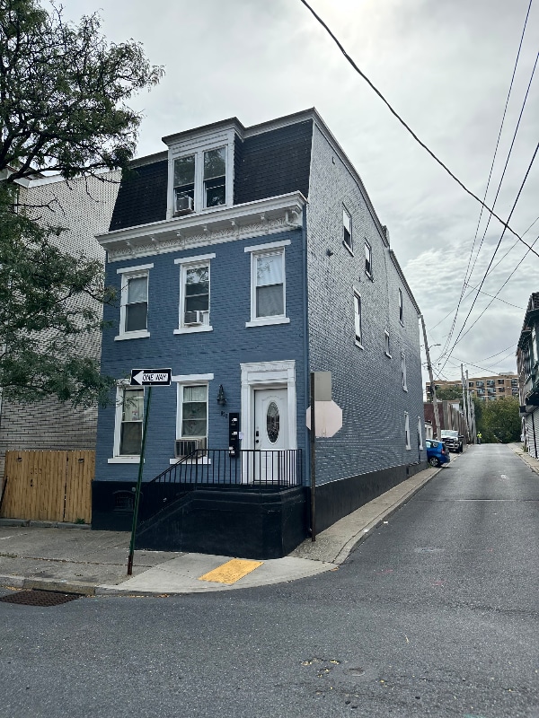 Building Photo - 822 Walnut St Unit 3 Rental