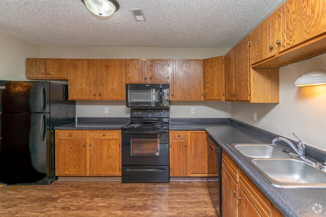2BR, 1BA - 972 SF