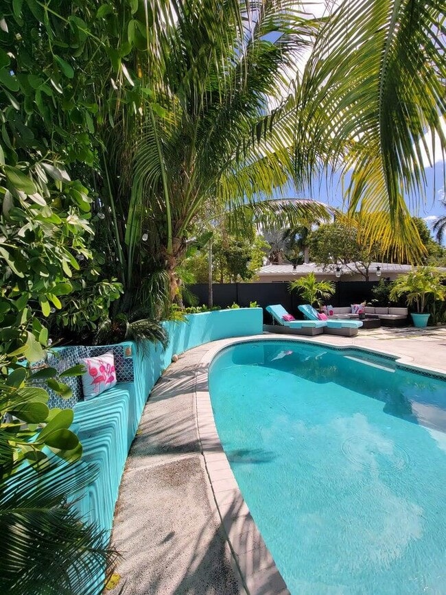 Photo - 113 Park Ln E